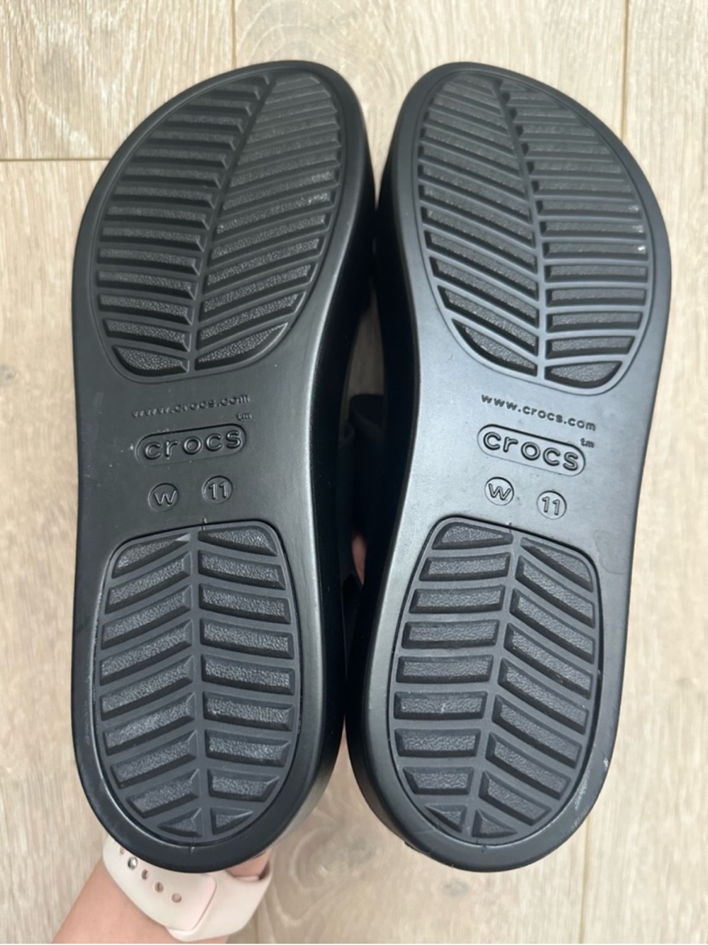 Crocs Shoes Women’s Brooklyn Low Wedge Sandal Slingback Wedge Black Sz 11 - Picture 9 of 9